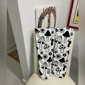 White & Black "Mushrooms & Flowers"'Set of 2 Hand Towels